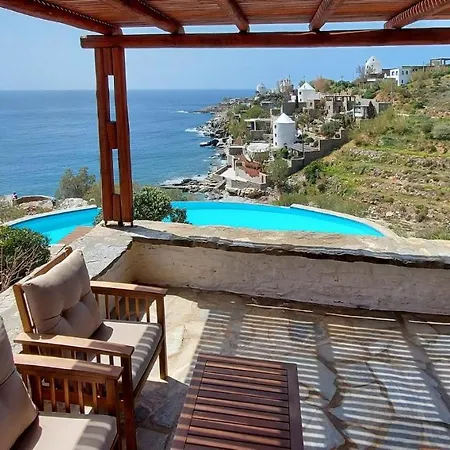 Dom wakacyjny Jopeli With A Large Swimming Pool And Sea View In *