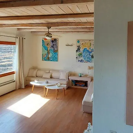 Dom wakacyjny Jopeli With A Large Swimming Pool And Sea View In *